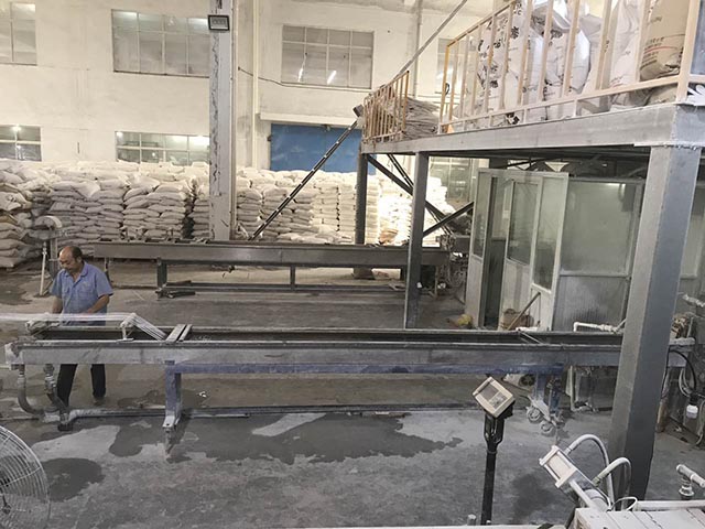 江蘇邦航高分子材料有限公司是生產清糞帶，發泡板材的專業公司.擁有發泡板材以及清糞帶成一條龍生產線.銷售清糞帶熱線:(0)13222869888